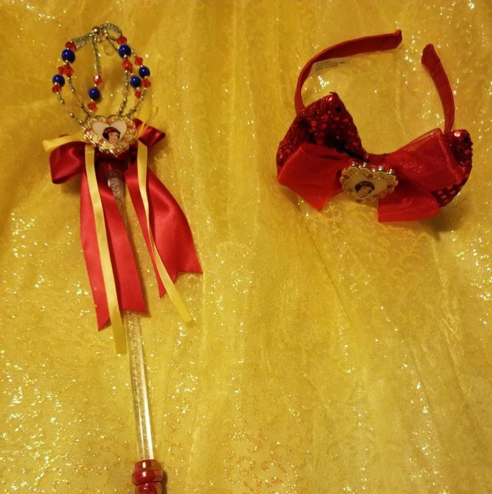 Snow White Halloween costume - Picture 2 of 6